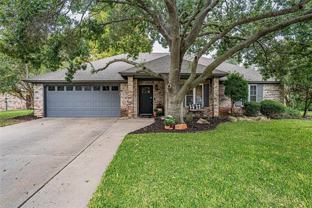 911 Meadowlark Ln - Photo 1 of 1