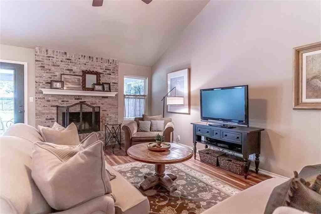 911 Meadowlark Ln - Photo 5 of 30