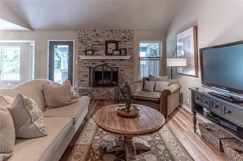 911 Meadowlark Ln - Photo 6 of 30