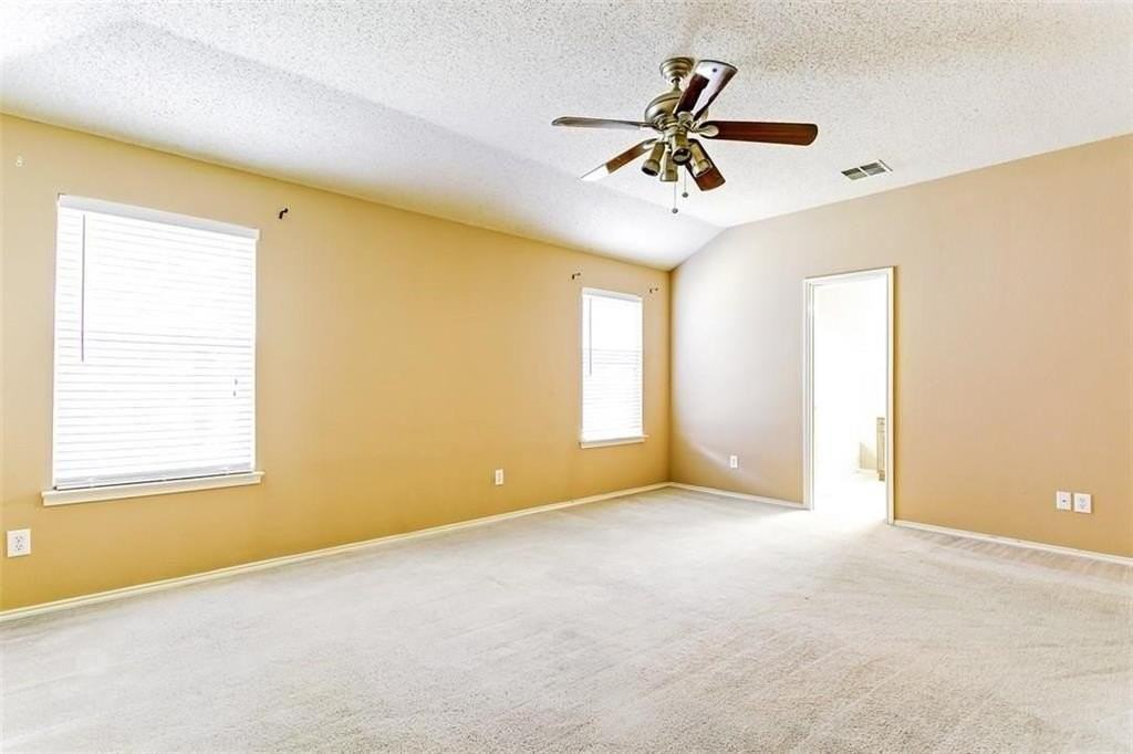 9904 Nixon Dr - Photo 4 of 12