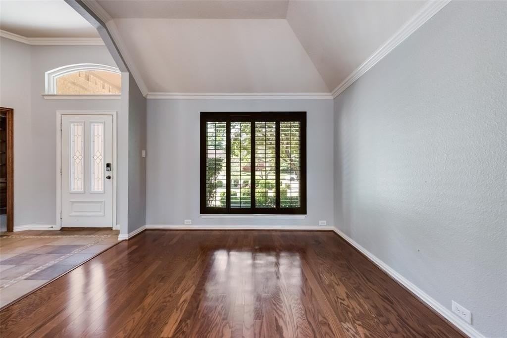 2435 Waterside Dr - Photo 4 of 33