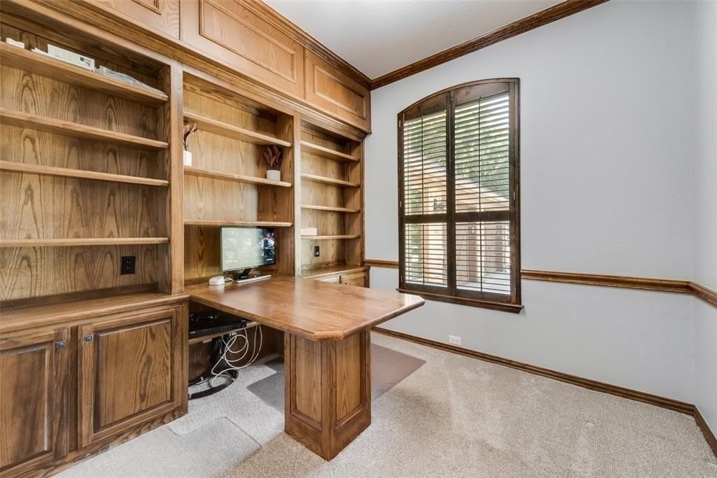 2435 Waterside Dr - Photo 5 of 33