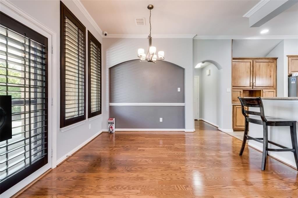 2435 Waterside Dr - Photo 6 of 33