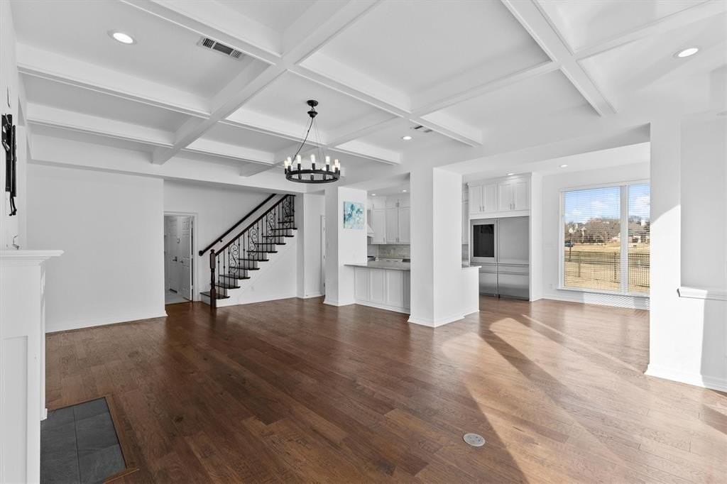 706 Dover Pl - Photo 7 of 40