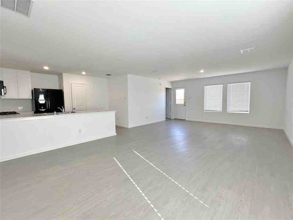 2037 Derby Ln - Photo 3 of 19