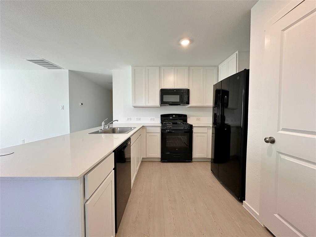 2037 Derby Ln - Photo 5 of 19