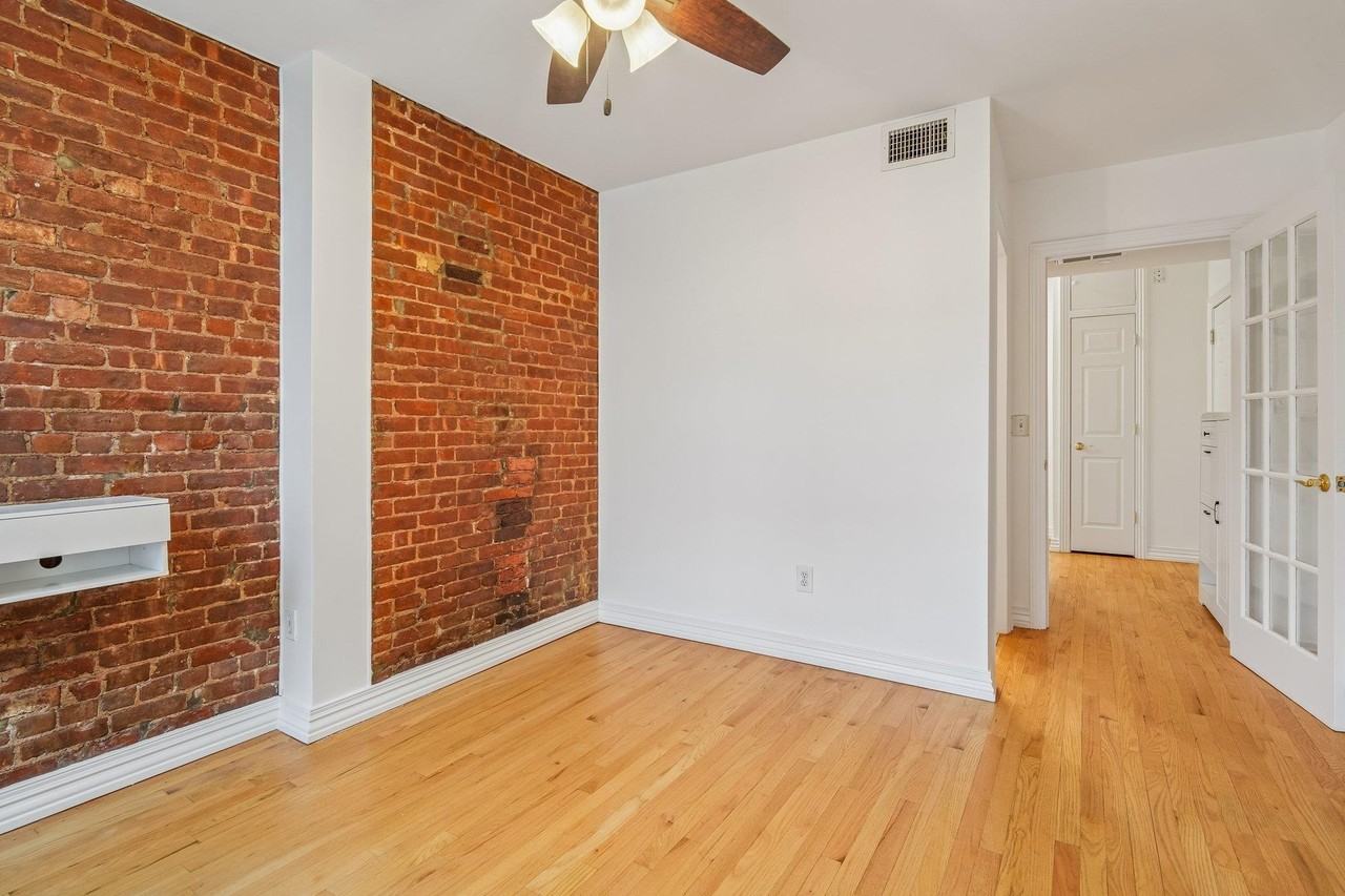 815 Willow Ave ##2r - Photo 4 of 11