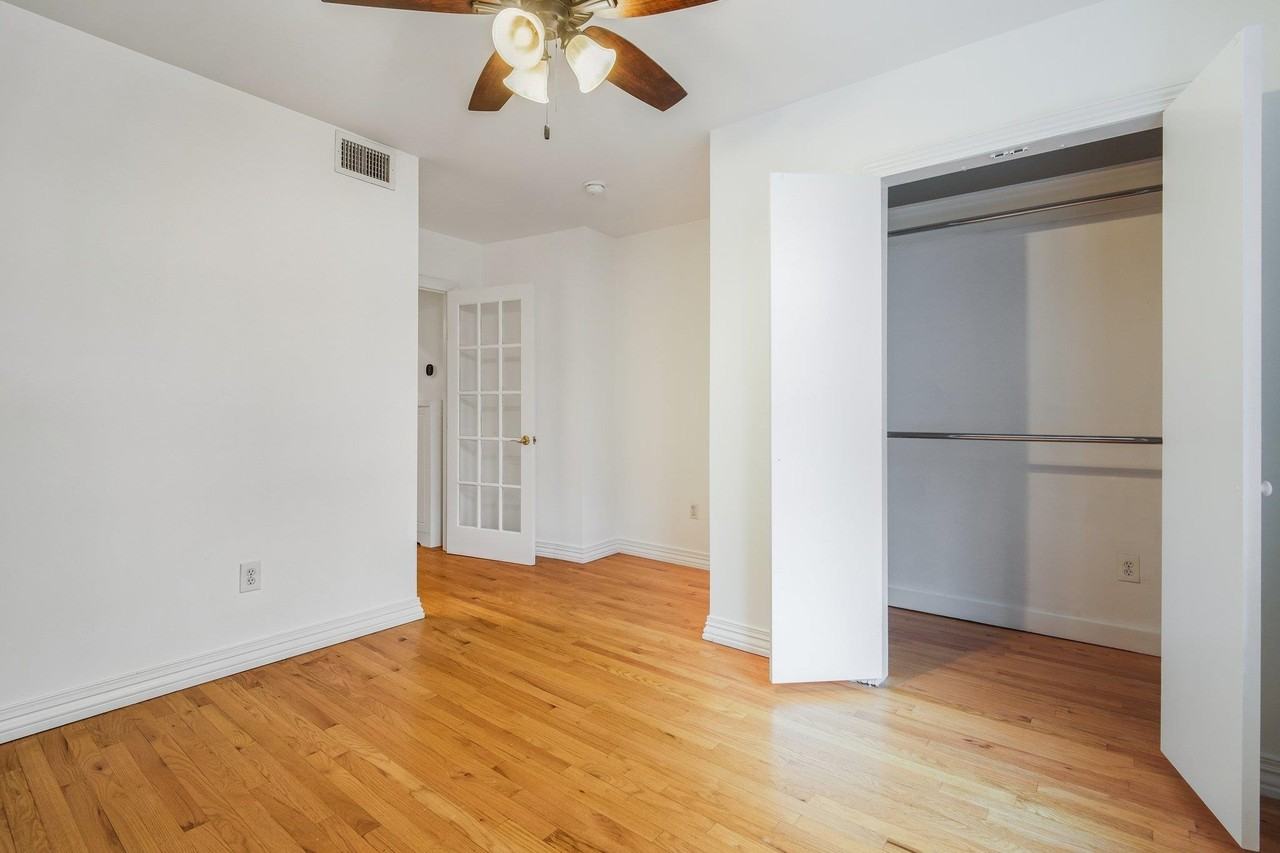 815 Willow Ave ##2r - Photo 7 of 11