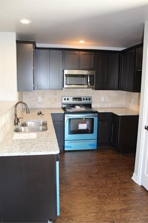 208 W Lake St - Photo 3 of 18