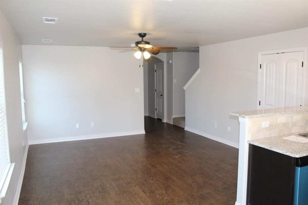 208 W Lake St - Photo 5 of 18