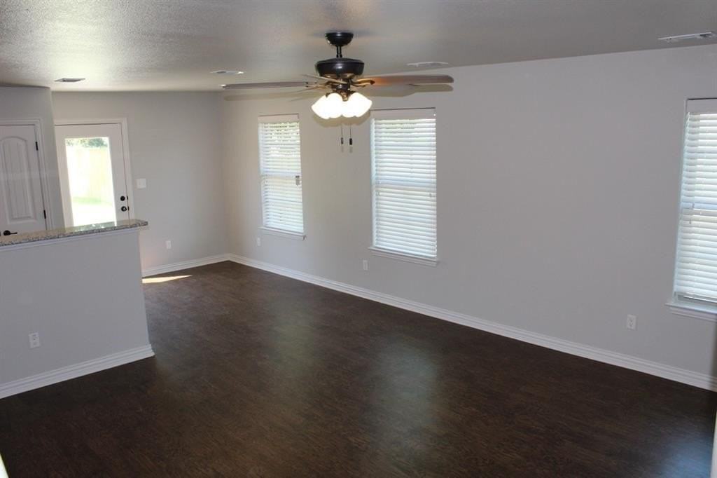 208 W Lake St - Photo 7 of 18