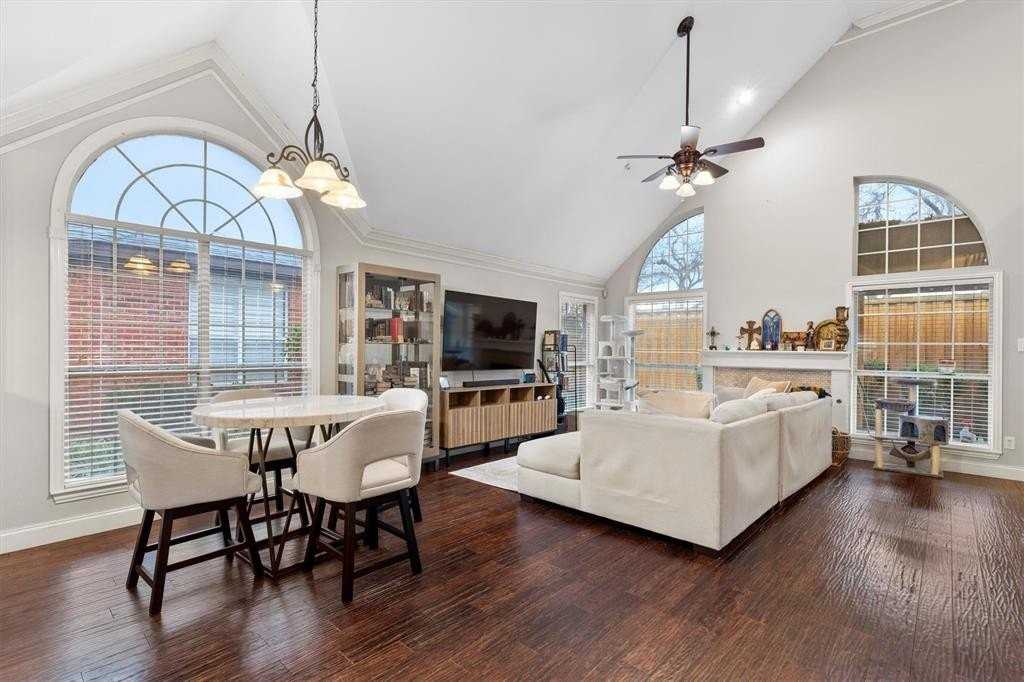 14584 Evergreen Ct - Photo 4 of 37