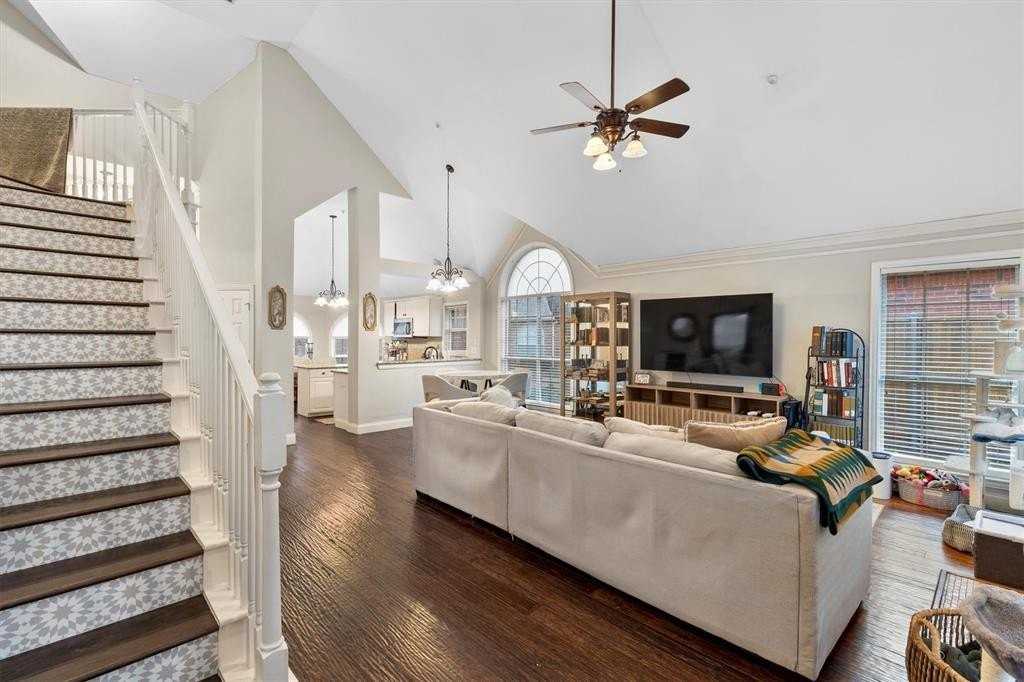 14584 Evergreen Ct - Photo 6 of 37