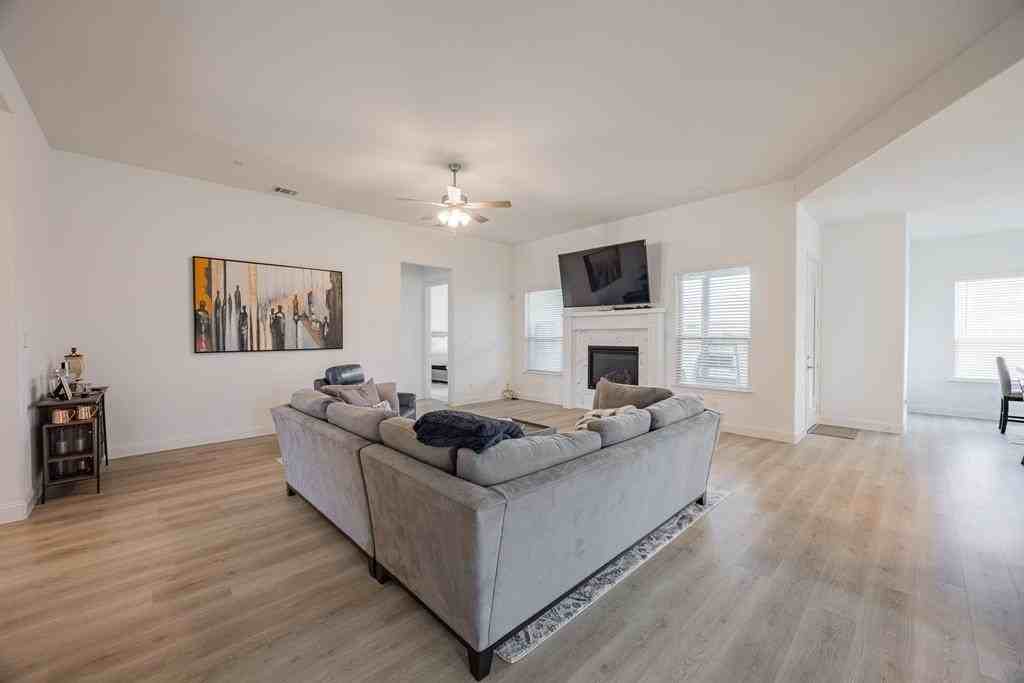 2318 Sheppards Ln - Photo 7 of 35