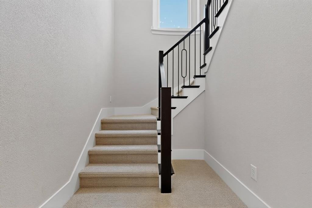 15592 Songbird St - Photo 3 of 31