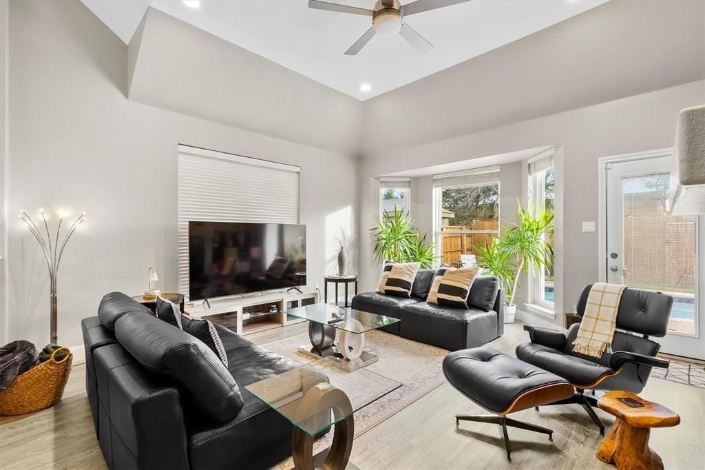 4008 Sherry Ln - Photo 2 of 39