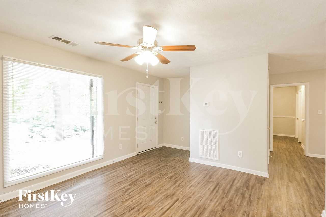 5233 Maple Valley Rd Sw - Photo 2 of 15