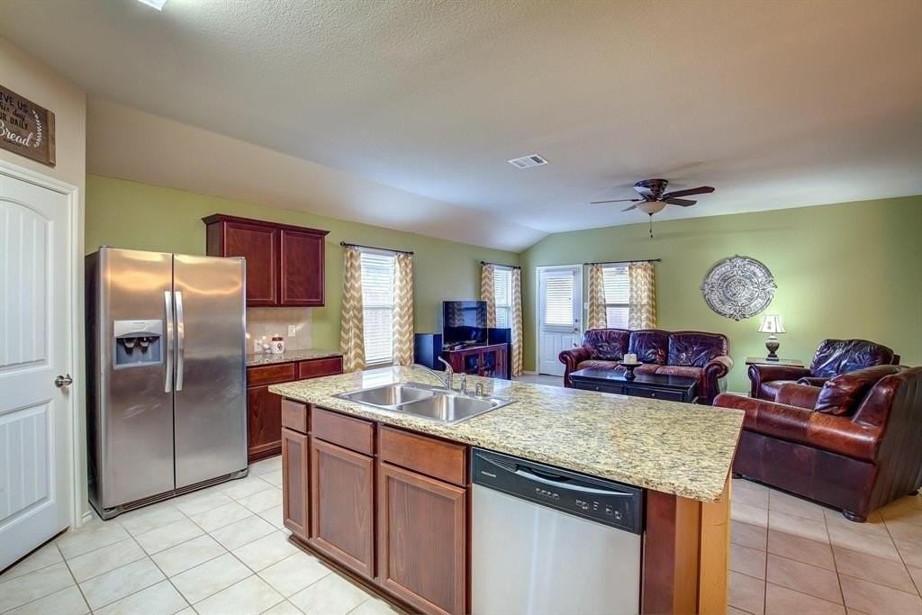 1048 Decker Dr - Photo 5 of 19