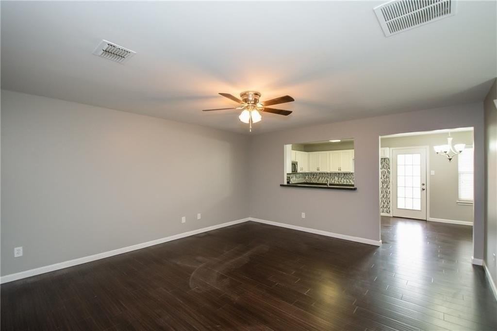 926 Walnut St - Photo 4 of 17