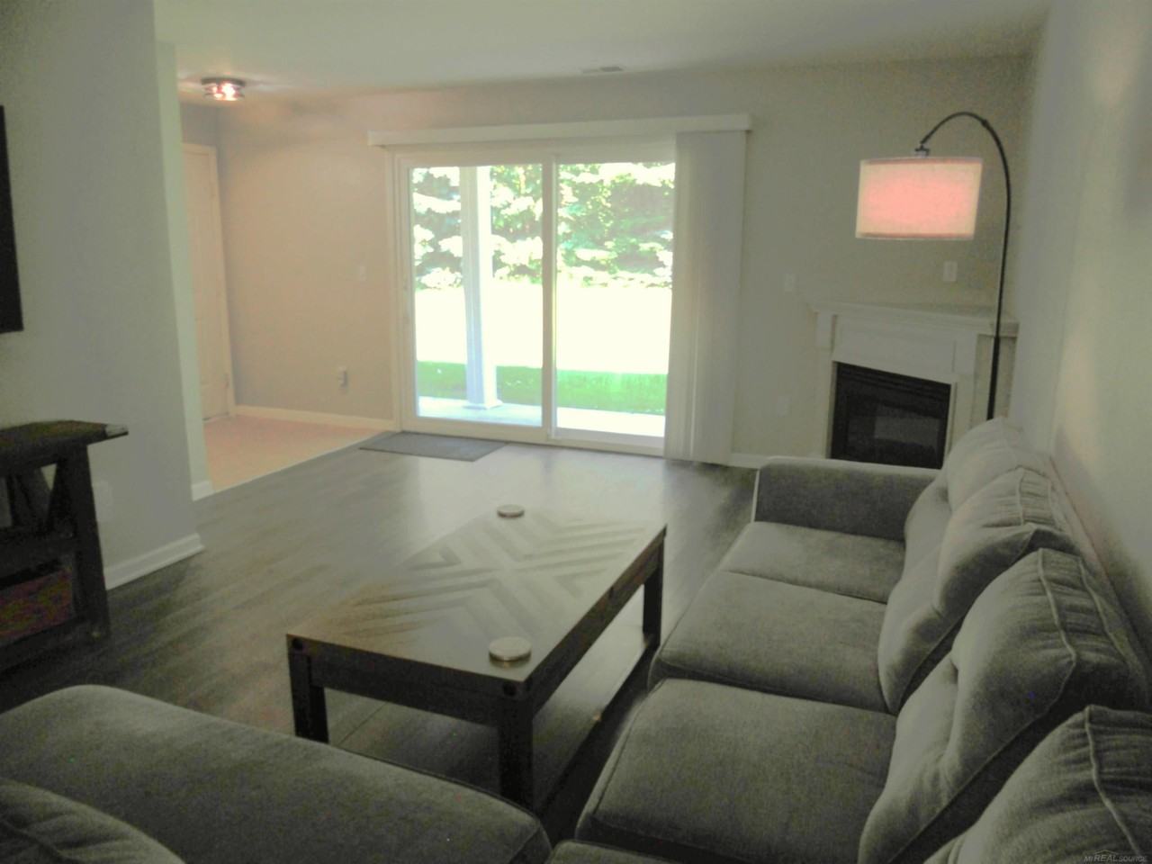 21015 Cooper Dr - Photo 3 of 44