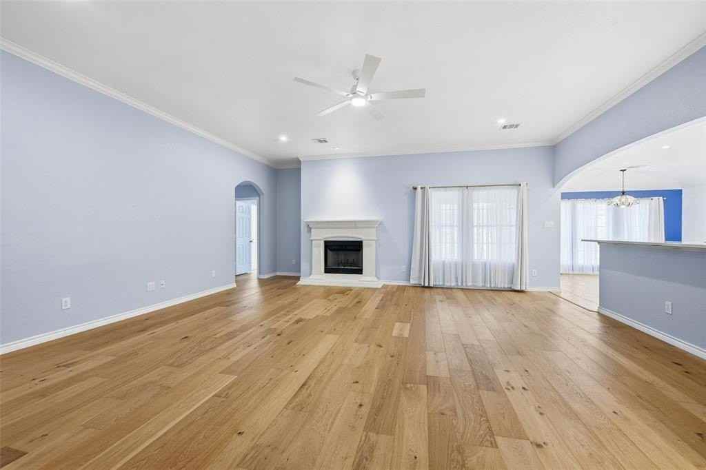 835 Evergreen Ln - Photo 5 of 35