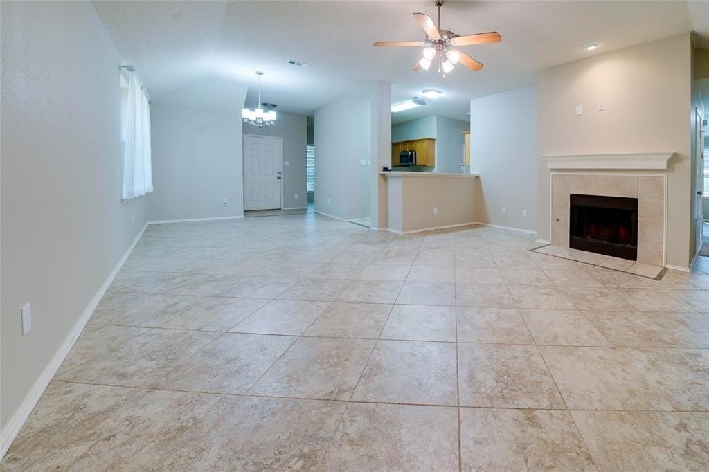 364 Bayberry Dr - Photo 5 of 22