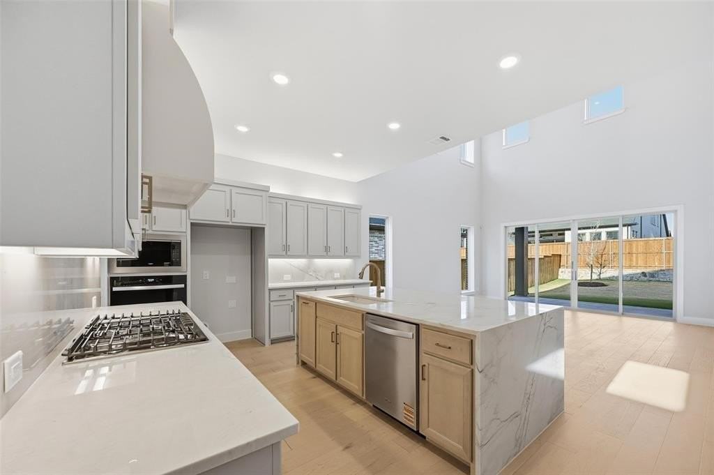 9239 Pavonia Ln - Photo 4 of 11