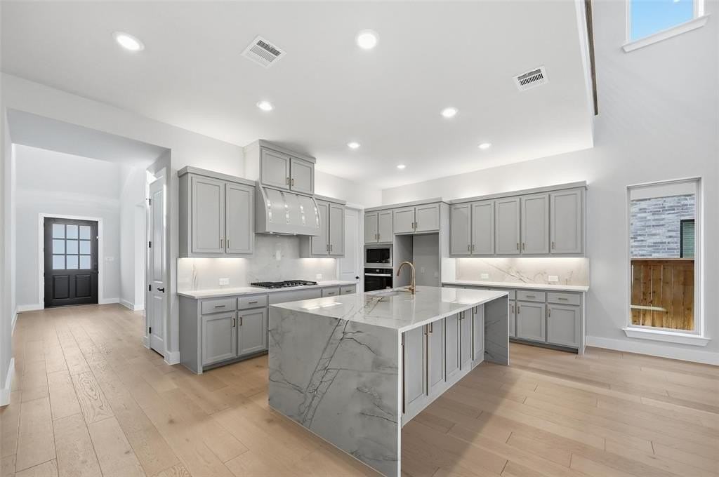 9239 Pavonia Ln - Photo 5 of 11