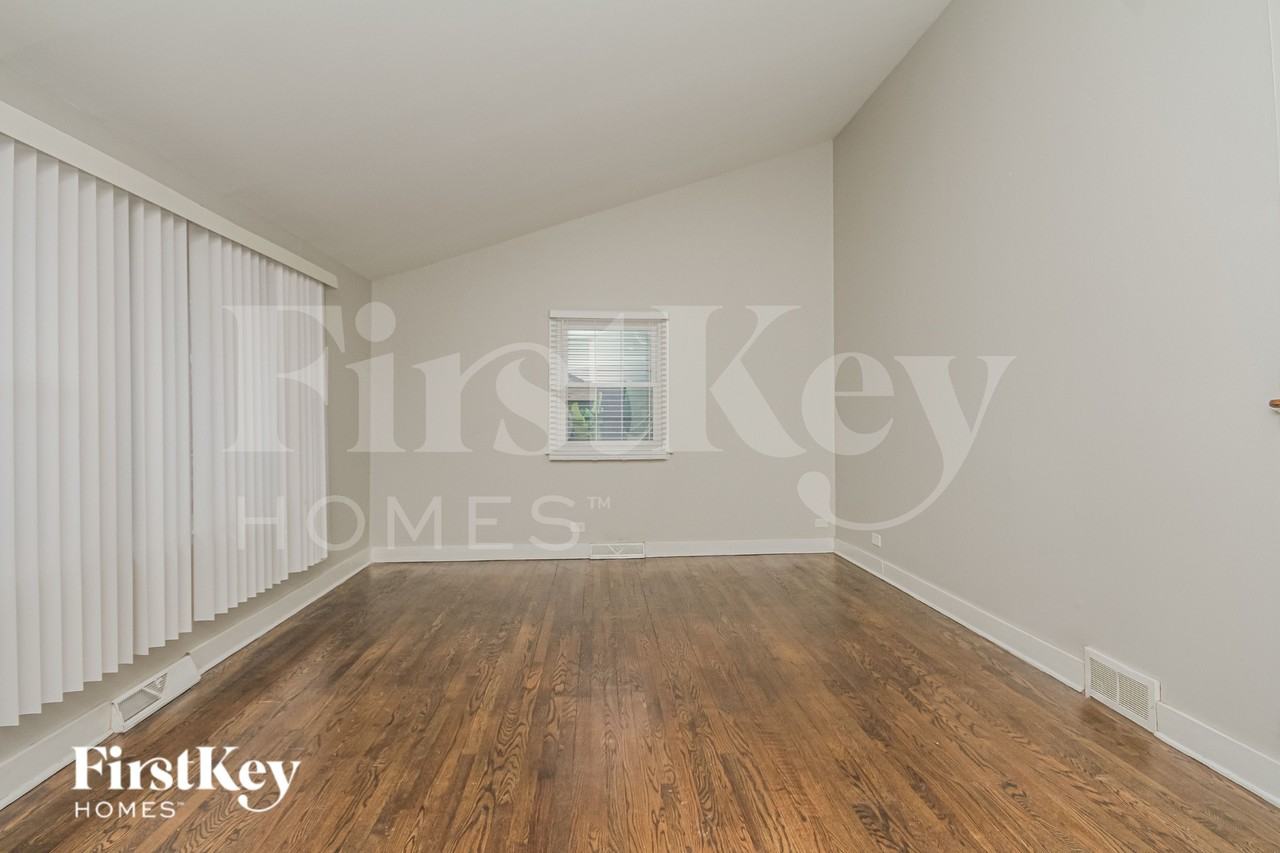 509 Marie Dr - Photo 3 of 19