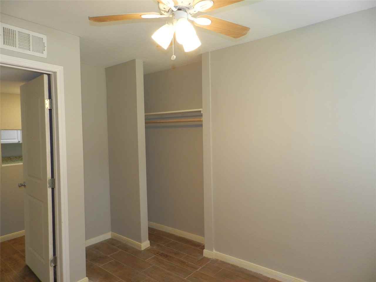 704 Memorial Mews St - Photo 6 of 10