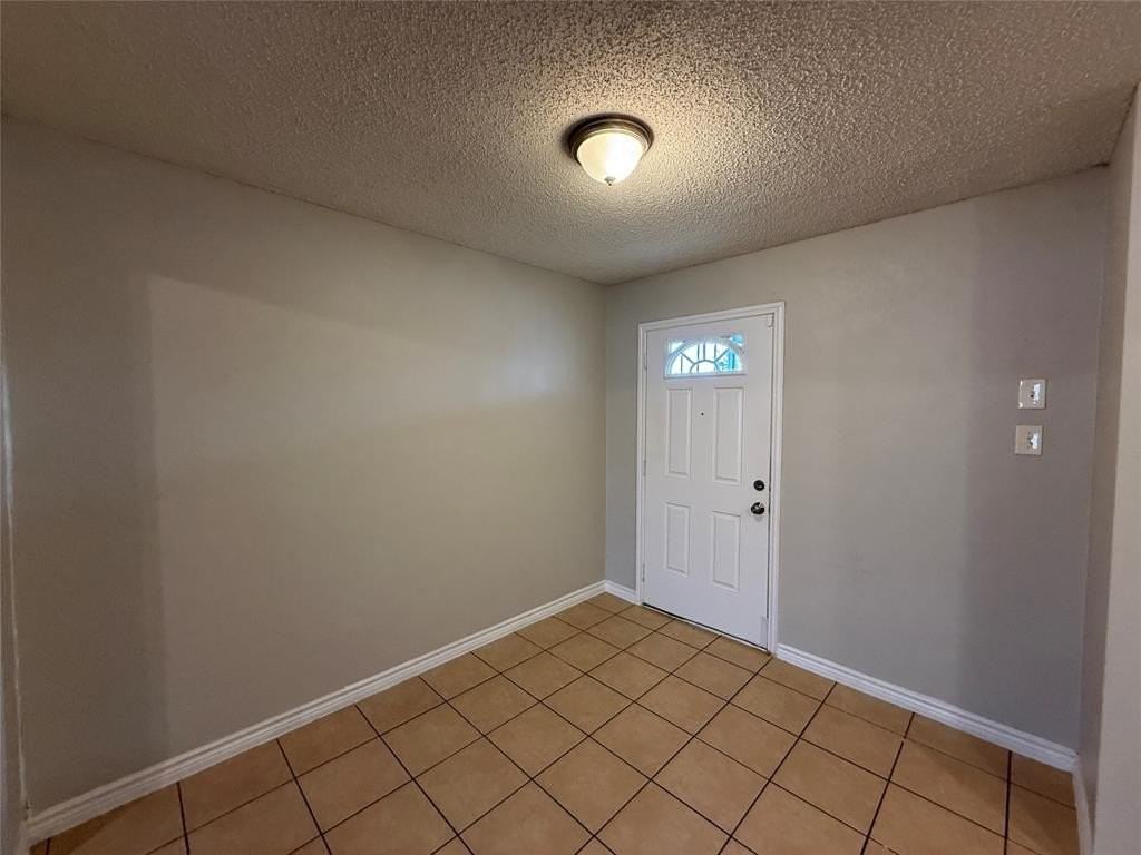 2719 Briarbank Cir - Photo 3 of 22