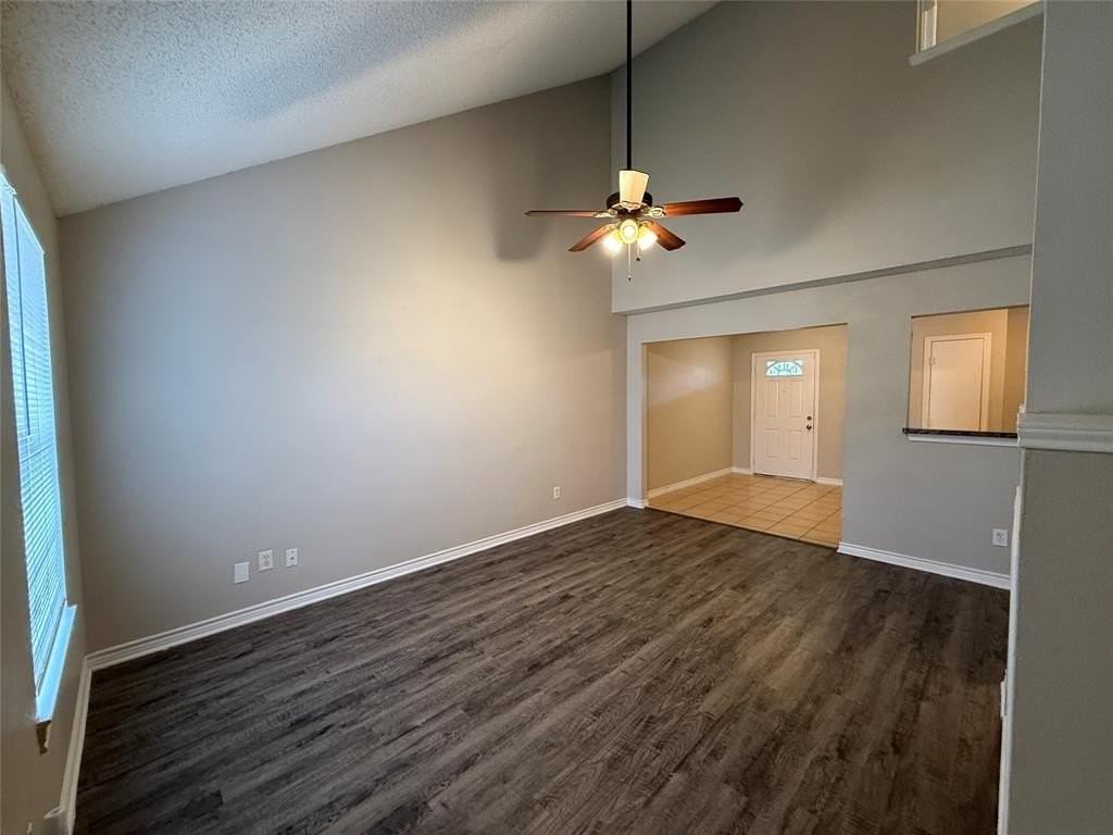 2719 Briarbank Cir - Photo 4 of 22