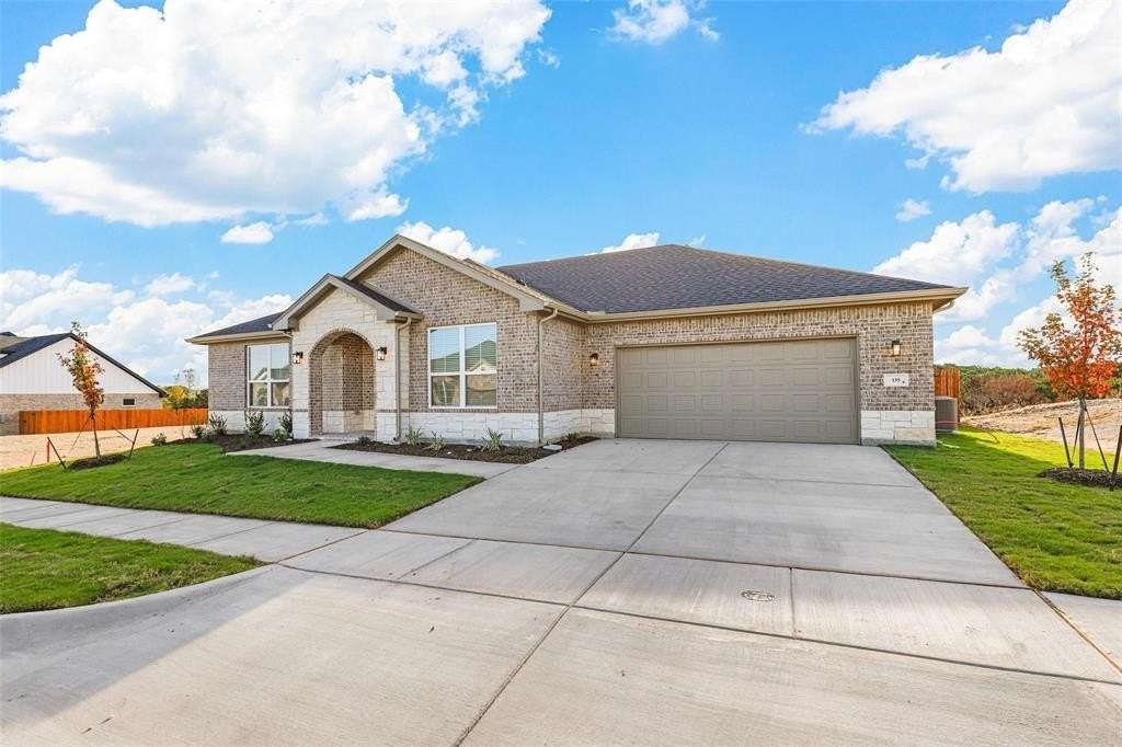 135 Mesa Dr - Photo 2 of 40