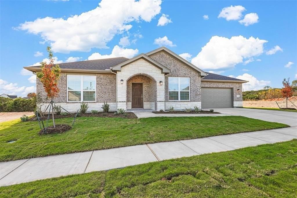 135 Mesa Dr - Photo 3 of 40