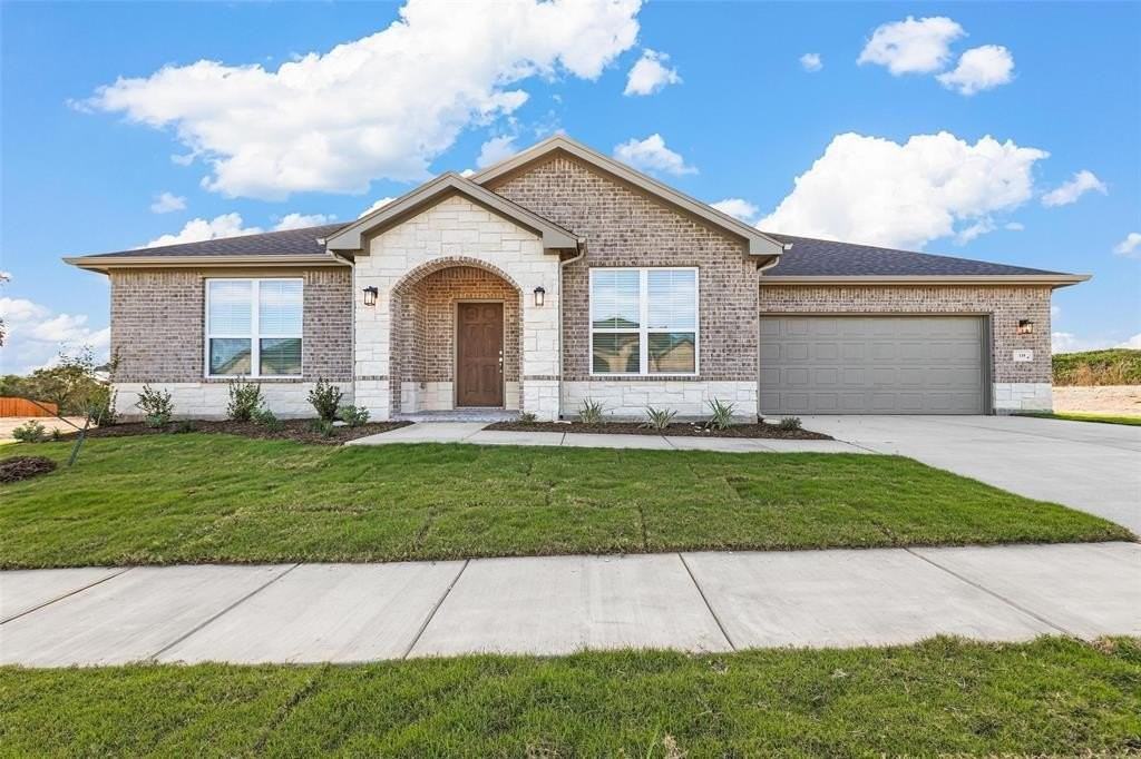 135 Mesa Dr - Photo 4 of 40