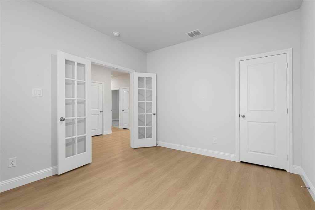 135 Mesa Dr - Photo 7 of 40