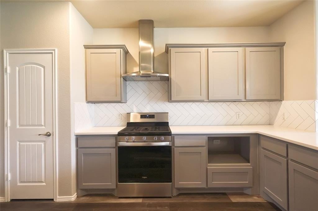 9717 Mulligan Dr - Photo 3 of 26