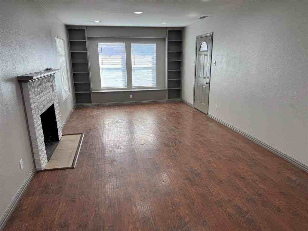 1115 Mcadams Ave - Photo 3 of 26