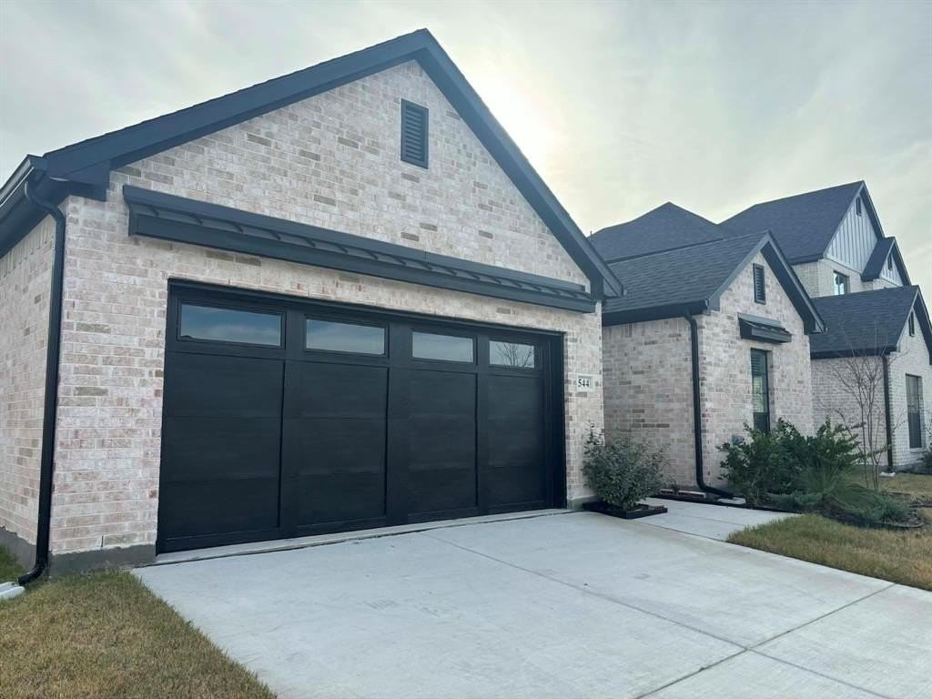 544 Oak Creek Dr - Photo 2 of 24