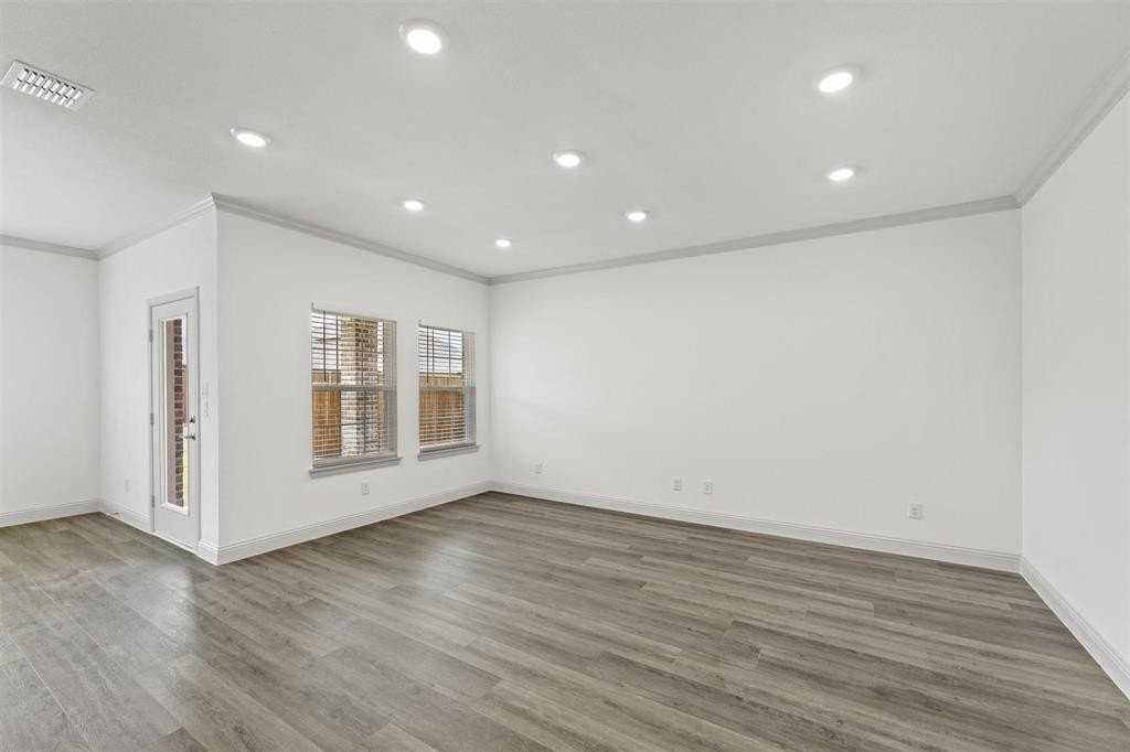 544 Oak Creek Dr - Photo 4 of 24