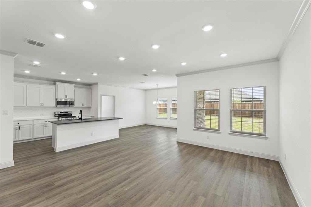 544 Oak Creek Dr - Photo 5 of 24