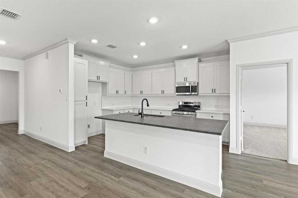 544 Oak Creek Dr - Photo 7 of 24