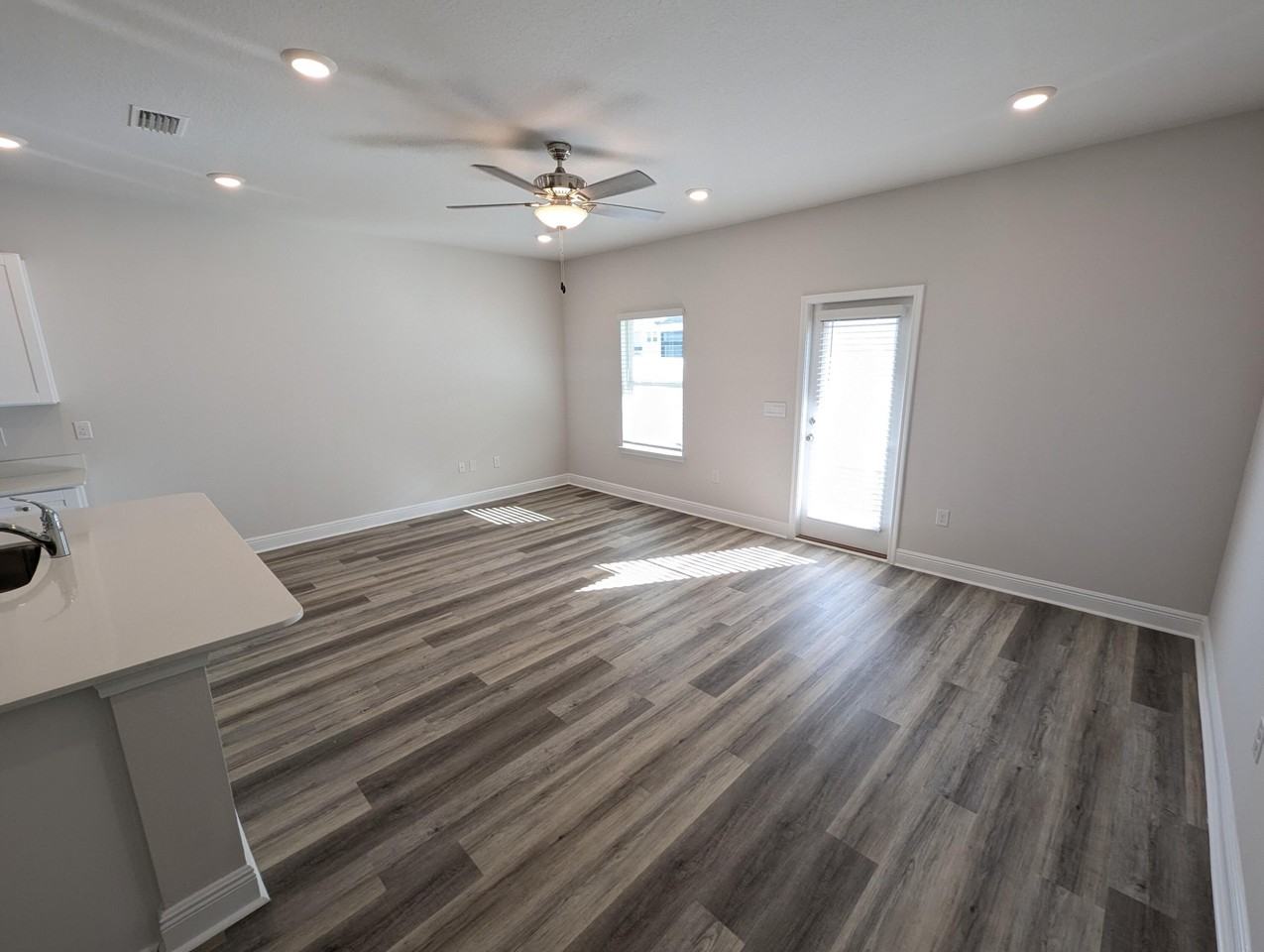 5723 Sandy Walk St - Photo 5 of 22