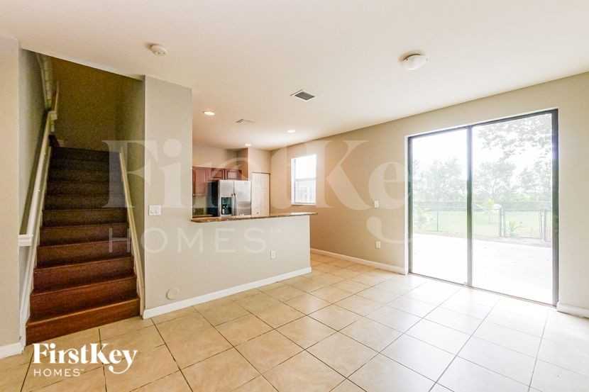 457 Seplace - Photo 3 of 16