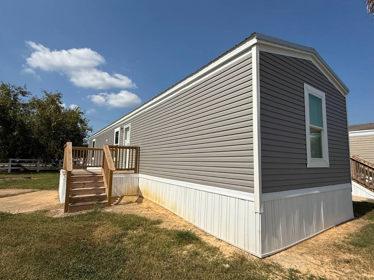 Oaklawn Estates 8400 W. Oaklawn Rd. - Photo 2 of 9