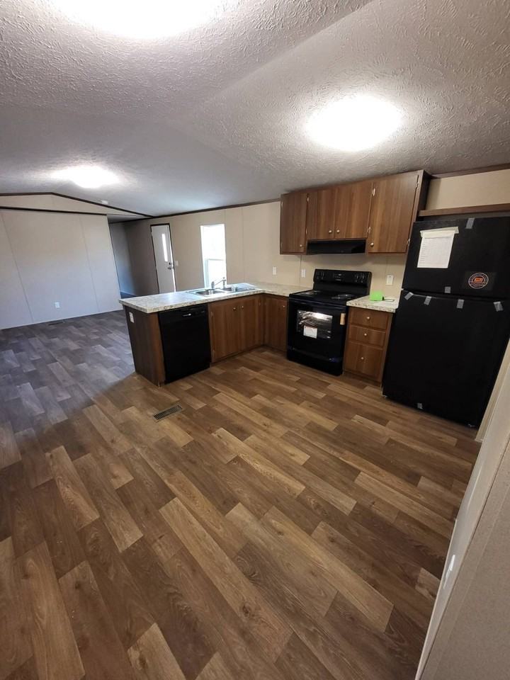 Creekside Willows 2800 19th Ave. - Photo 6 of 10