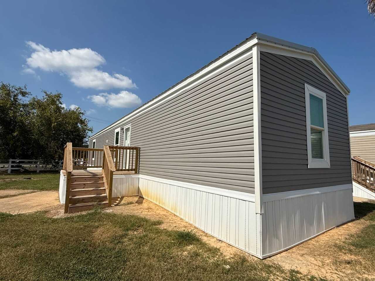 Creekside Willows 2800 19th Ave. #LOT9 - Photo 2 of 9