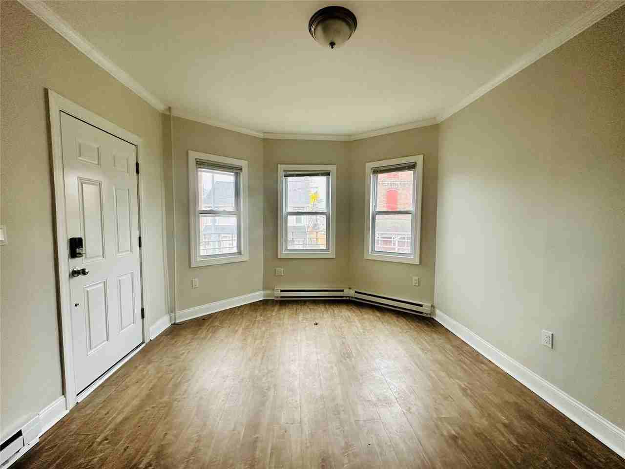 151 Cannon St - Photo 2 of 12