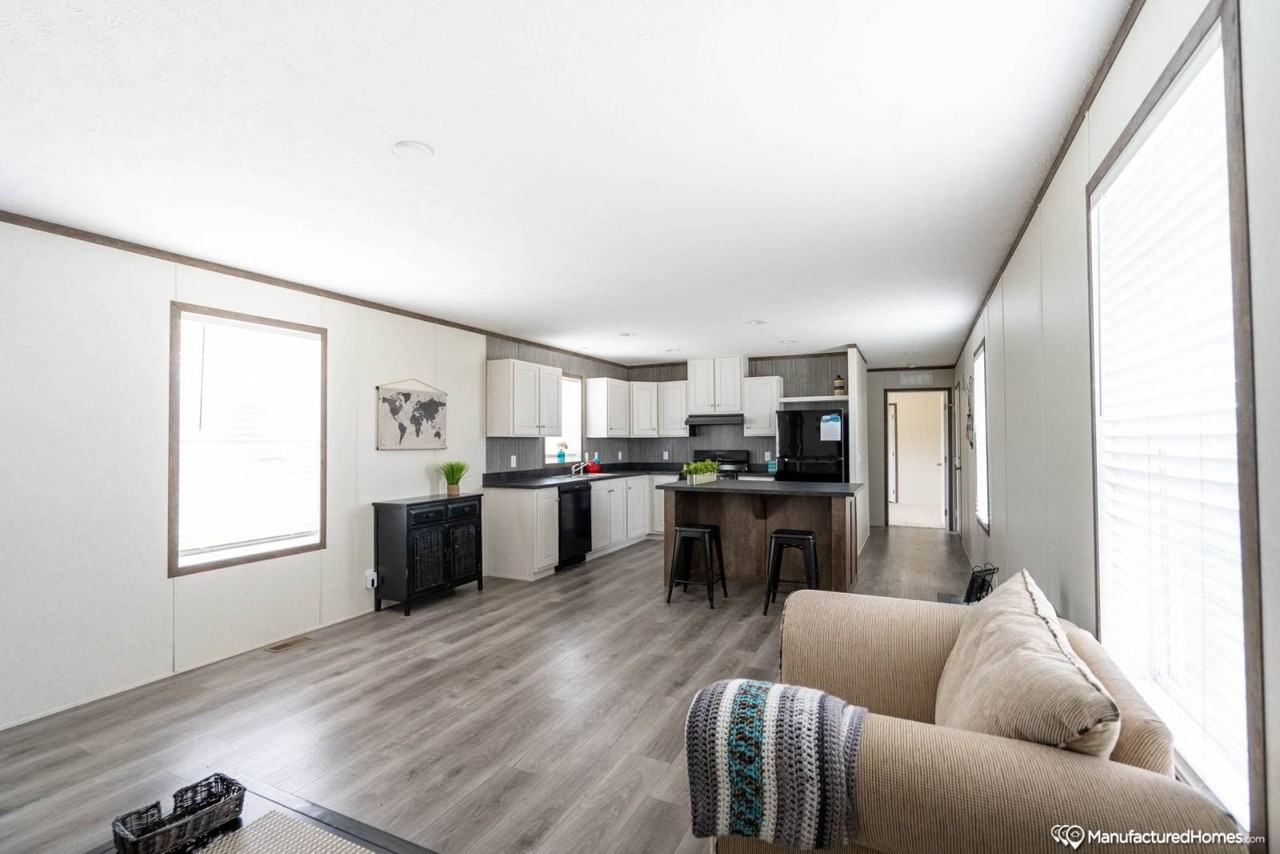 808 Stanley St #900 - Photo 2 of 11