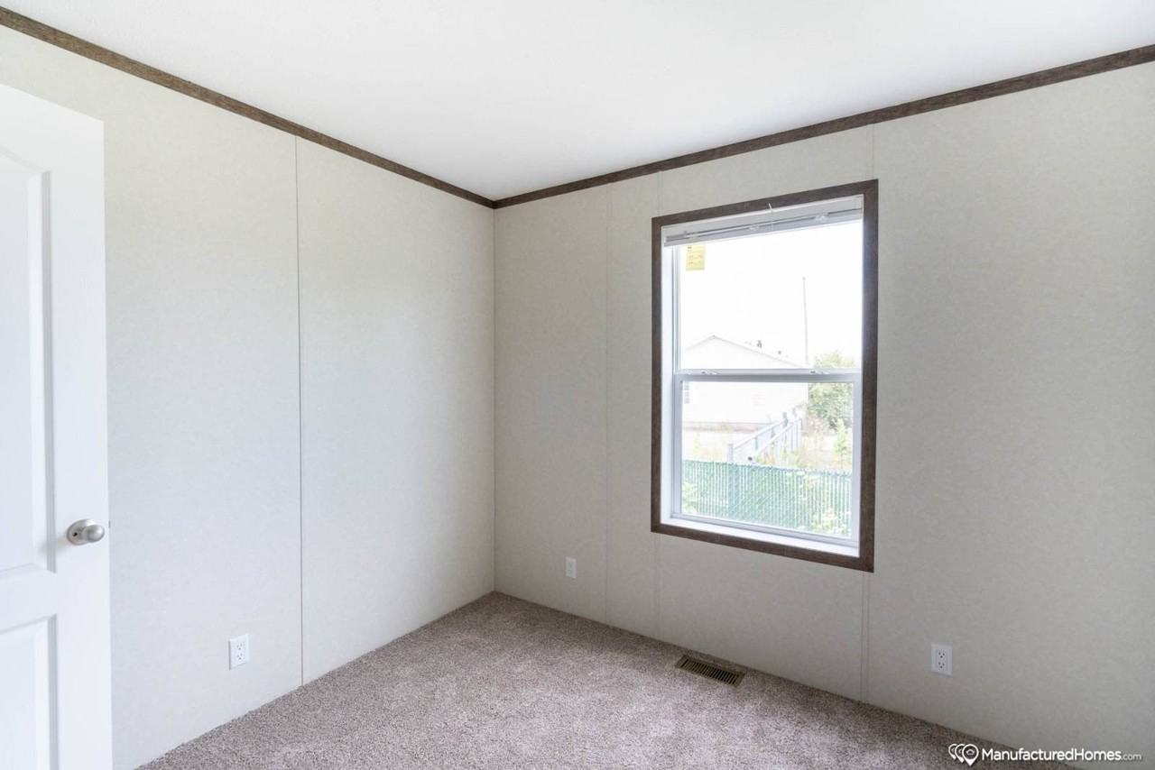 808 Stanley St #900 - Photo 6 of 11